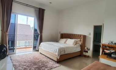 RUMAH MODERN 3 LANTAI di JATIBENING, BEKASI