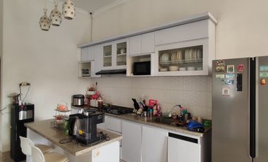 RUMAH MODERN 3 LANTAI di JATIBENING, BEKASI
