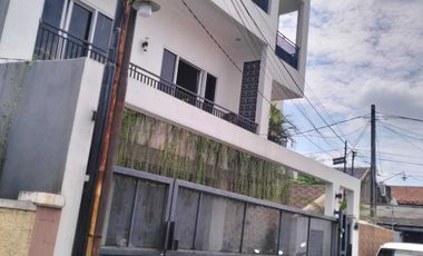 RUMAH MODERN 3 LANTAI di JATIBENING, BEKASI