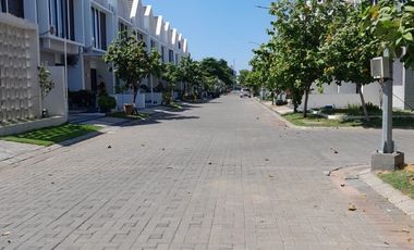 RUMAH SIAP DITEMPATI OPER KREDIT 95JT SELATAN SURABAYA