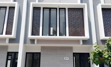 RUMAH SIAP DITEMPATI OPER KREDIT 95JT SELATAN SURABAYA