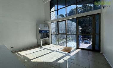 Local Comercial en Arriendo en Egaña, cercana a Mall Paseo Costanera
