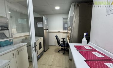 Local Comercial en Arriendo en Egaña, cercana a Mall Paseo Costanera