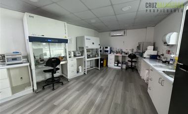 Local Comercial en Arriendo en Egaña, cercana a Mall Paseo Costanera