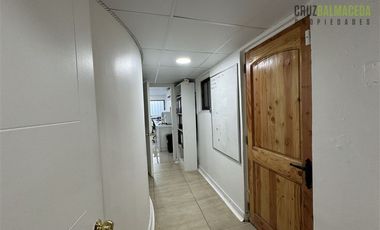 Local Comercial en Arriendo en Egaña, cercana a Mall Paseo Costanera