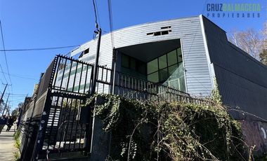 Local Comercial en Arriendo en Egaña, cercana a Mall Paseo Costanera