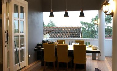 Dijual Vila 2 lantai Full Furnish di Villa Istana Bunga, Lembang