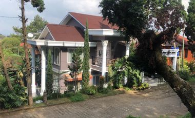 Dijual Vila 2 lantai Full Furnish di Villa Istana Bunga, Lembang