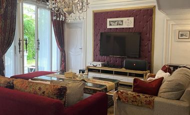 Dijual Vila 2 lantai Full Furnish di Villa Istana Bunga, Lembang