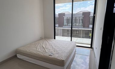 Disewa murah Rumah PIK Mile 6x15 3+1BR semi furnish