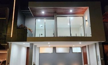 Casa en venta en Fracc. Paseo de la Reina- Diseño interior 100% exclusivo