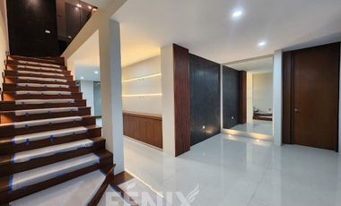 Casa en venta en Fracc. Paseo de la Reina- Diseño interior 100% exclusivo