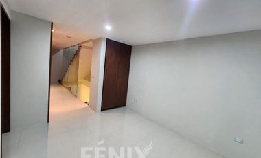 Casa en venta en Fracc. Paseo de la Reina- Diseño interior 100% exclusivo