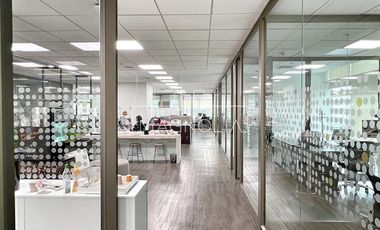 Oficina en Arriendo en A pasos del Metro El Golf