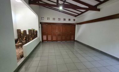 RUMAH 2 LANTAI BUAT HOMESTAY STRATEGIS MURAH DEKAT JL BUGISAN YOGYA