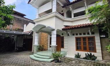 RUMAH 2 LANTAI BUAT HOMESTAY STRATEGIS MURAH DEKAT JL BUGISAN YOGYA