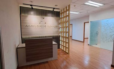 Sewa Kantor Semi Furnish 163 m2 di Prudential Center Kota Kasablanka