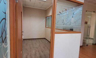 Sewa Kantor Semi Furnish 163 m2 di Prudential Center Kota Kasablanka
