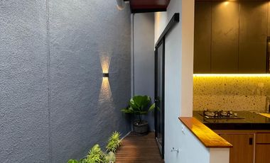 Rumah Baru 2 lantai, dekat kampus UII, Stadion Maguwoharjo dan RS