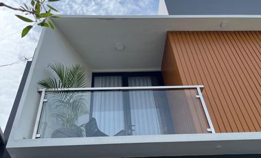 Rumah Baru 2 lantai, dekat kampus UII, Stadion Maguwoharjo dan RS