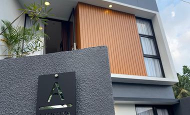 Rumah Baru 2 lantai, dekat kampus UII, Stadion Maguwoharjo dan RS