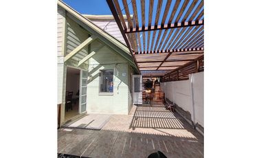 SE ARRIENDA HERMOSA CASA FAMILIAR CON PISCINA