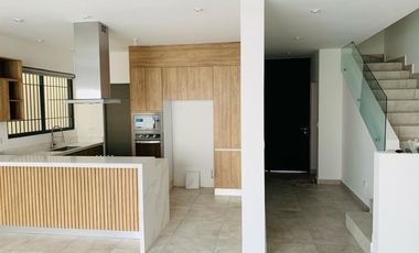 Renta Casa Nueva en Residencial Alina, zona Carretera Nacional,  Monterrey
