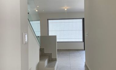 Renta Casa Nueva en Residencial Alina, zona Carretera Nacional,  Monterrey