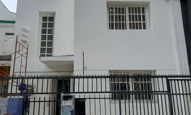 CASA  CON 8 OFICINAS U DORMITORIOS  BARRIO UNIVERSITARIO