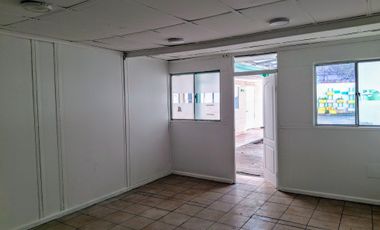 CASA  CON 8 OFICINAS U DORMITORIOS  BARRIO UNIVERSITARIO