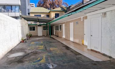 CASA  CON 8 OFICINAS U DORMITORIOS  BARRIO UNIVERSITARIO