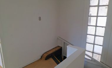 CASA  CON 8 OFICINAS U DORMITORIOS  BARRIO UNIVERSITARIO