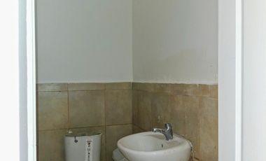 CASA  CON 8 OFICINAS U DORMITORIOS  BARRIO UNIVERSITARIO