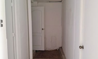 CASA  CON 8 OFICINAS U DORMITORIOS  BARRIO UNIVERSITARIO
