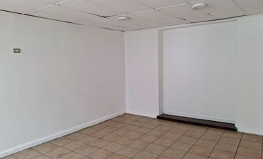 CASA  CON 8 OFICINAS U DORMITORIOS  BARRIO UNIVERSITARIO