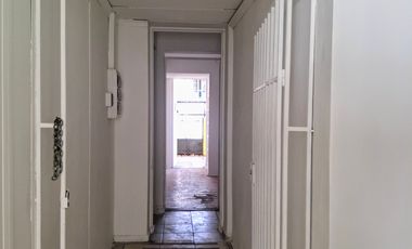 CASA  CON 8 OFICINAS U DORMITORIOS  BARRIO UNIVERSITARIO