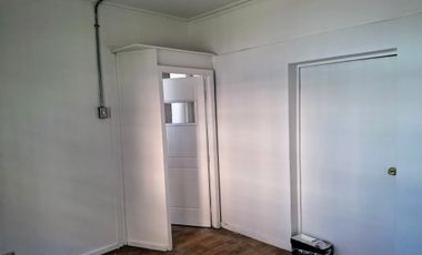 CASA  CON 8 OFICINAS U DORMITORIOS  BARRIO UNIVERSITARIO