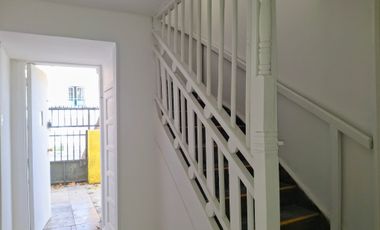 CASA  CON 8 OFICINAS U DORMITORIOS  BARRIO UNIVERSITARIO