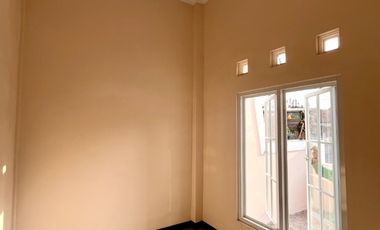 Rumah baru desain Klasik dekat pasar Ngipik Banguntapan