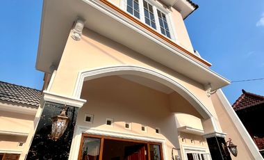 Rumah baru desain Klasik dekat pasar Ngipik Banguntapan