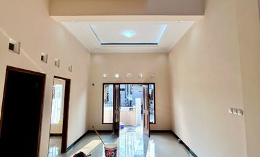 Rumah baru desain Klasik dekat pasar Ngipik Banguntapan
