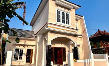 Rumah baru desain Klasik dekat pasar Ngipik Banguntapan