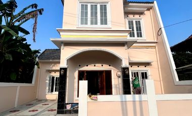 Rumah baru desain Klasik dekat pasar Ngipik Banguntapan