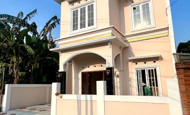 Rumah baru desain Klasik dekat pasar Ngipik Banguntapan