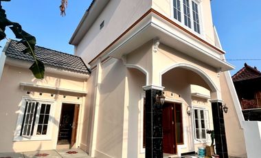 Rumah baru desain Klasik dekat pasar Ngipik Banguntapan