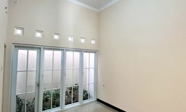 Rumah baru desain Klasik dekat pasar Ngipik Banguntapan
