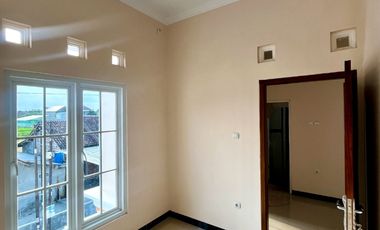 Rumah baru desain Klasik dekat pasar Ngipik Banguntapan