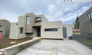 Casa a estrenar en sector Nogales 3D3B
