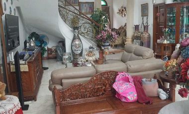 Rumah Mewah Dan Besar Model Classic Dalam Komplek Petukangan Selatan