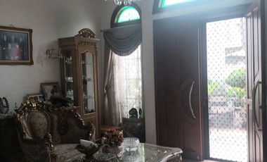 Rumah Mewah Dan Besar Model Classic Dalam Komplek Petukangan Selatan